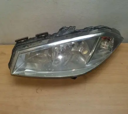 Renault Megane II Headlight/headlamp 7701054656