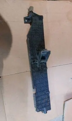 Land Rover Discovery 4 - LR4 Radiator mount bracket 8B588AB E10511 B46000