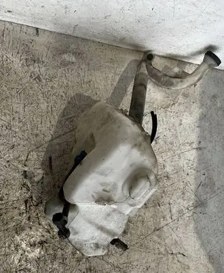 Windshield washer fluid reservoir/tank