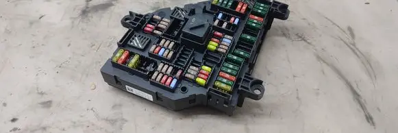 BMW 5 F10 F11 Fuse module 9252813 317033451F