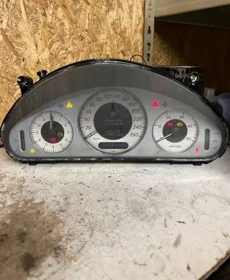 Mercedes-Benz E W211 Speedometer (instrument cluster)
