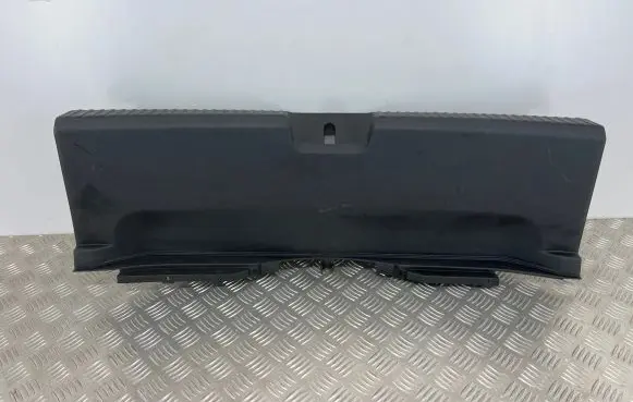 Trunk/boot sill cover protection