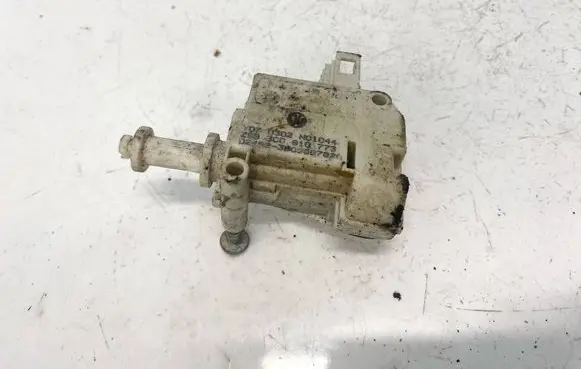 Volkswagen PASSAT B6 Central locking motor 3c0810773