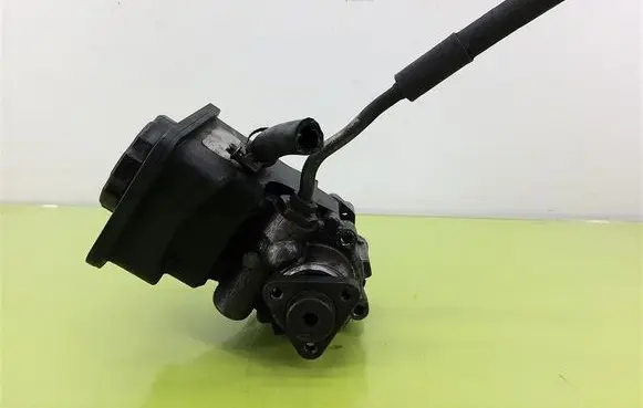 BMW 3 E36 Power steering pump