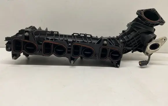 Toyota RAV 4 (XA40) Intake manifold 8573104