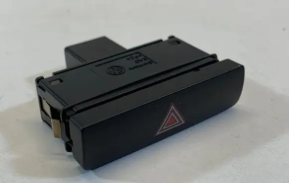 Volkswagen PASSAT B7 Hazard light switch 3AA953509