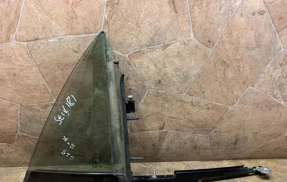 Mercedes-Benz CLS C218 X218 Rear vent window glass A2187300155