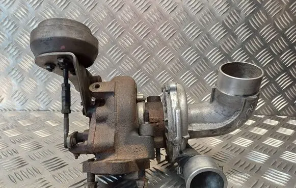 Toyota Avensis T250 Turbo 172010R040