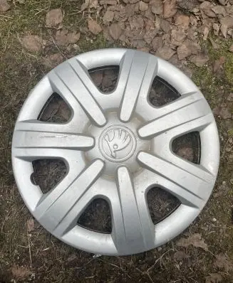 Skoda Fabia Mk2 (5J) R15 wheel hub/cap/trim 5J0601147J