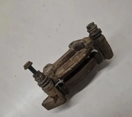 Audi A6 S6 C6 4F Brake caliper pad carrier rear 