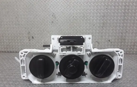 Suzuki Ignis Climate control unit
