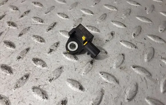 Dacia Sandero III Airbag deployment crash/impact sensor 988307997R 02102021