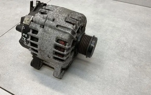 Ford Kuga II Generator/alternator AV6N10300GD