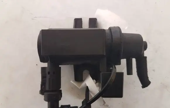 BMW 3 E90 E91 Turbo solenoid valve 70206301 780539101