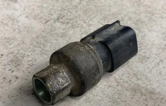 Volvo V50 Air conditioning (A/C) pressure sensor XS4H19D594AA 5058105804