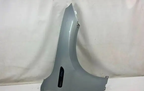 Mercedes-Benz EQC Fender