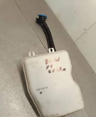 Windshield washer fluid reservoir/tank