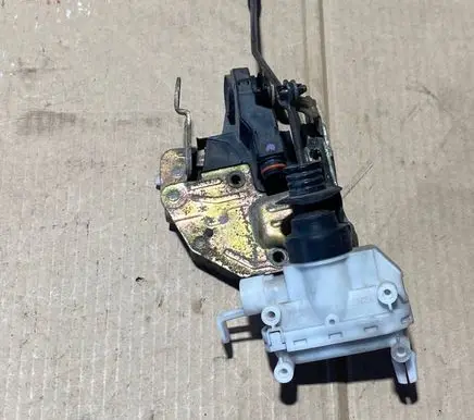 Mercedes-Benz E W124 Front door lock 