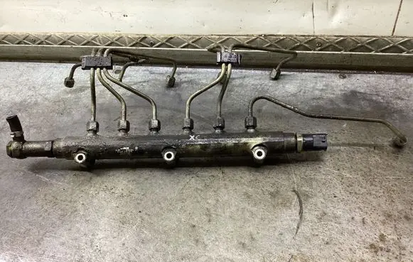 Volvo XC90 Fuel main line pipe 30622085 0445215015