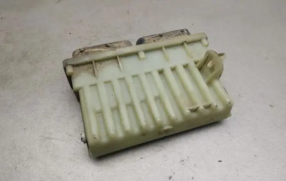 Opel Zafira A Fan control module 24462346