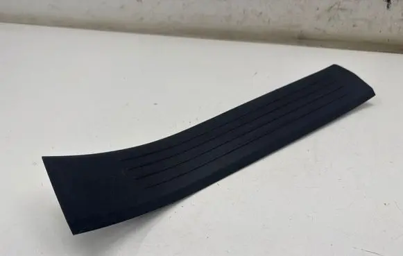 Mercedes-Benz GLE W167 Rear sill trim cover A1676803601