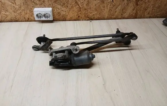 Front wiper linkage and motor