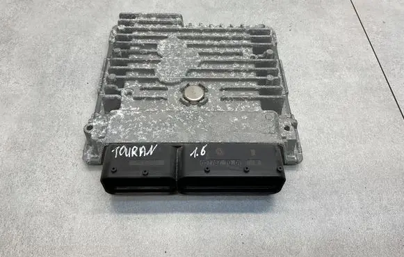 Volkswagen Touran II Engine control unit/module 03L907425C
