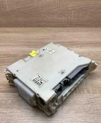 Lexus IS 220D-250-350 Fuse module 8273053050 8267253060