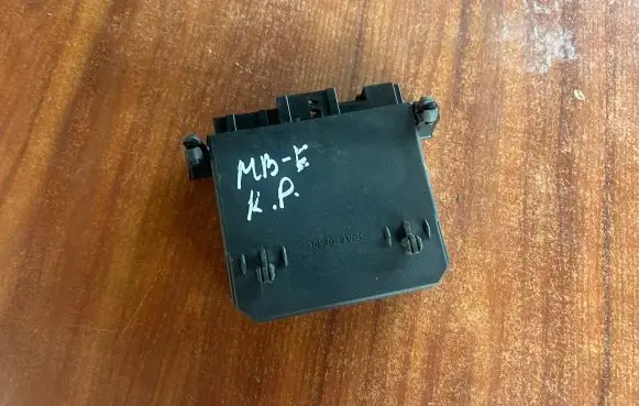 Mercedes-Benz E W210 Door control unit/module 2108203526 354267