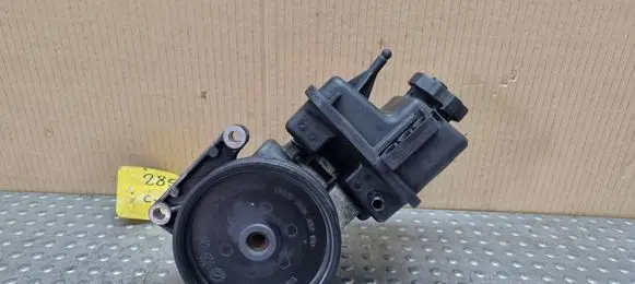 Mercedes-Benz Vito Viano W639 Power steering pump A0064661501