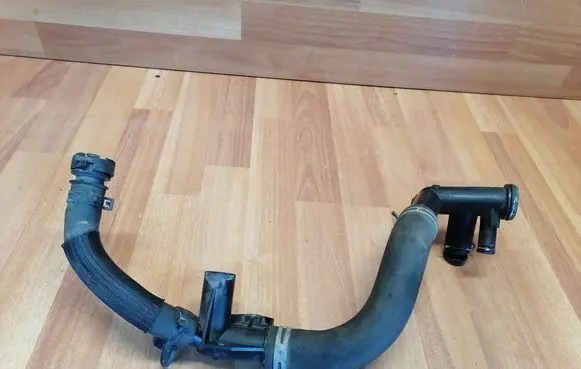 Engine coolant pipe/hose