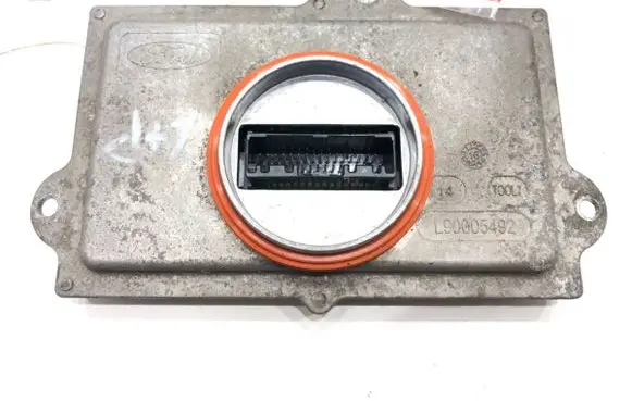 Ford Mondeo MK V Voltage converter/converter module 90128444