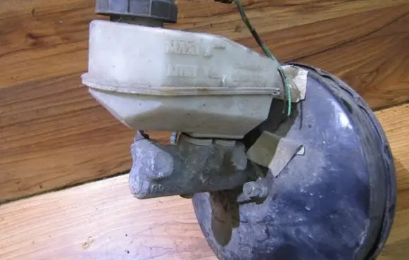 Renault Megane I Master brake cylinder