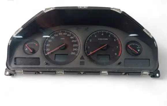 Volvo V70 Speedometer (instrument cluster) 8251325 8602471