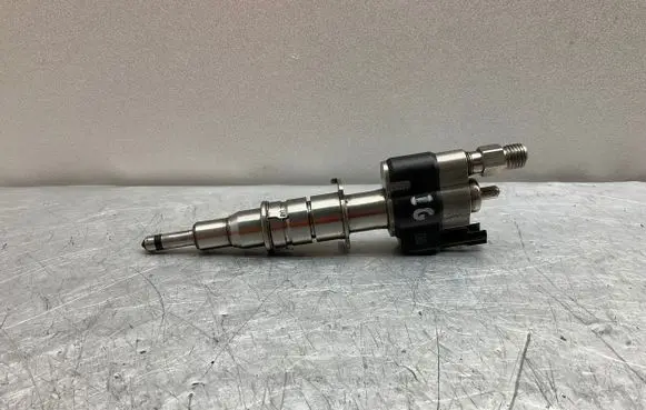 BMW 7 F01 F02 F03 F04 Fuel injector 7585261 10181010 758526112