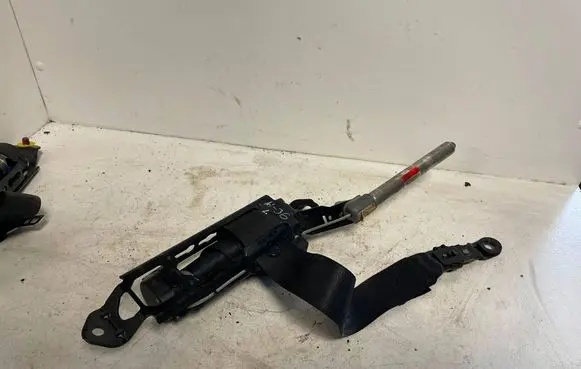 Volvo XC70 Front seatbelt 30662744