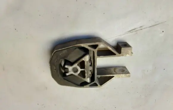 Ford Focus Engine mount bracket V616P082AB