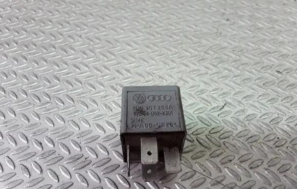 Volkswagen PASSAT B5 Other relay 8D0951253A V23134B52X301