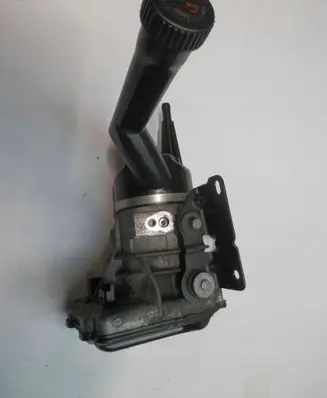Citroen C4 I Picasso Power steering pump 9684040180
