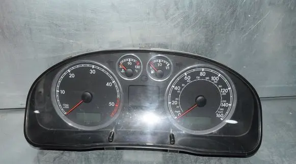 Volkswagen PASSAT B5.5 Speedometer (instrument cluster) 3B0920929A