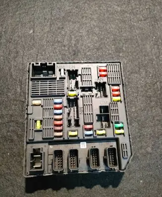 Renault Scenic II - Grand scenic II Fuse module 284B62342R 02309A0500696 2840207902300