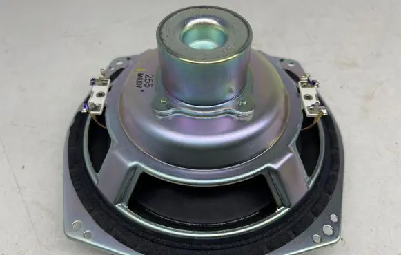 Mitsubishi Pajero Subwoofer speaker 255M6JD7