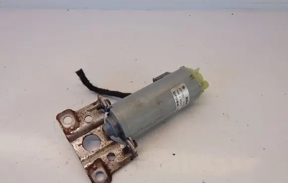 Volvo XC70 Seat adjustment motor 0130002532