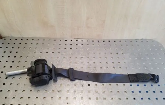 Middle seatbelt (rear)