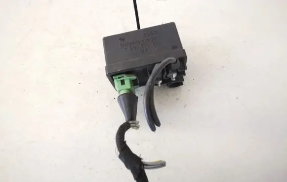 Peugeot 806 Glow plug pre-heat relay 0281003005