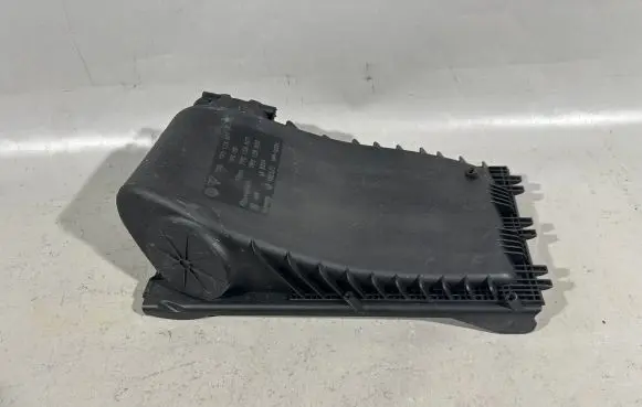 Porsche Cayenne (92A) Air filter box cover 95811002100 7P0128607 7P0183