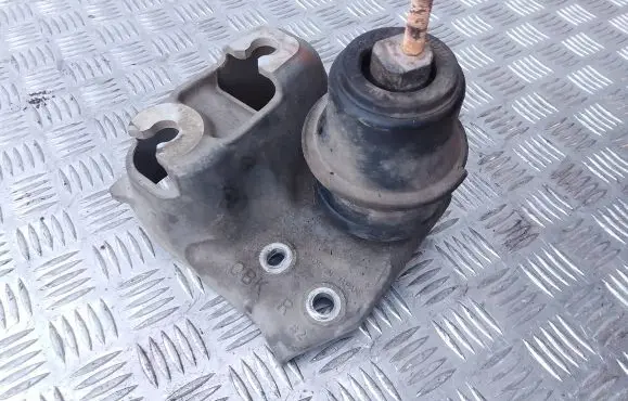 Subaru Outback Engine mount bracket