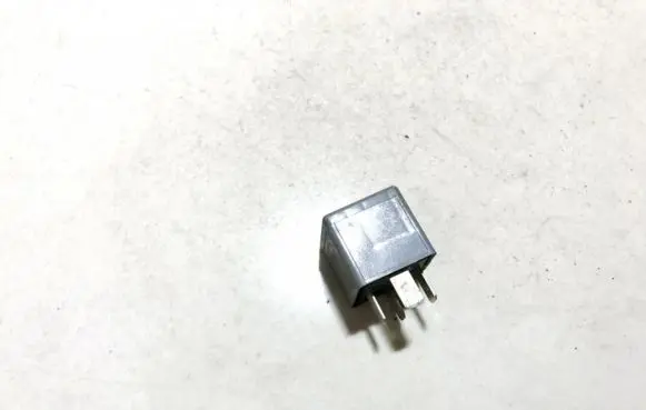 Volkswagen PASSAT B5 Other relay 8d0951253a v23134b52x301