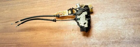 Hyundai Santa Fe Front door lock 813202B060