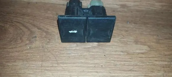 Ford Mondeo Mk III Tailgate opening switch 1s7t19b514aa 1s7t--19b514-aa